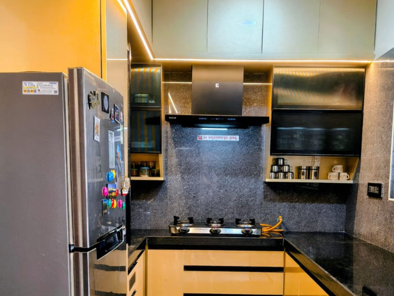   Stark 60cm Ducted BLDC Chimney | 1500 CMH Suction | Auto Clean Köche Stark kitchen chimney installed in a modern kitchen. 